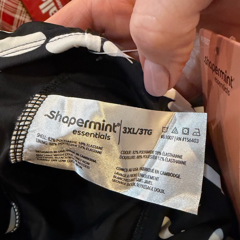 Shapermint Black and White Ruffled Bikini Top. NWT - Picture 6 of 6